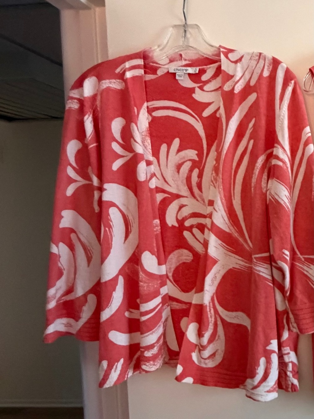 Chico’s Coral & White Abstract Print Top – Size 3 (U.S. XL)